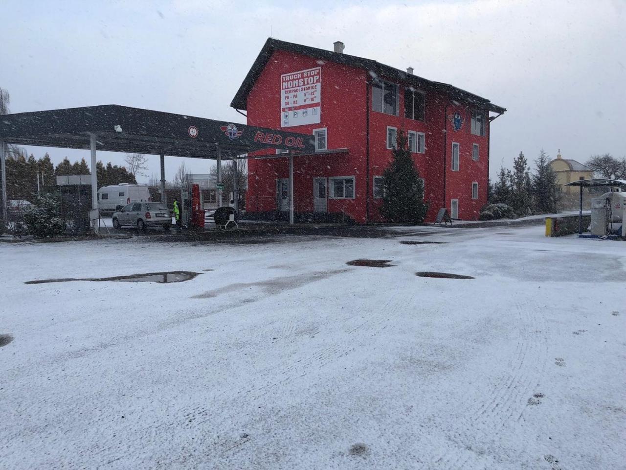 Motel Red Oil Lovosice Zewnętrze zdjęcie